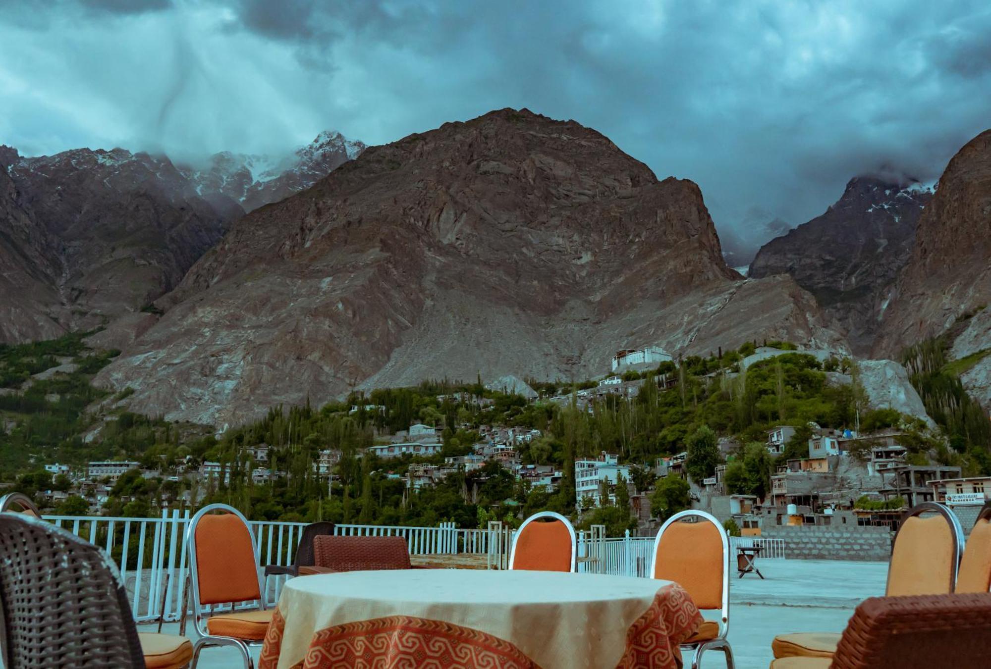 Hilltop Hotel, Hunza Karimabad  Exteriör bild